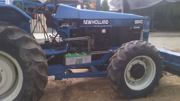 ขาย   รถไถFORD  6640สองเพลาคานหน้าNEWHOLLAND  รถปี96เล่มพร้อมโอน0810076640
