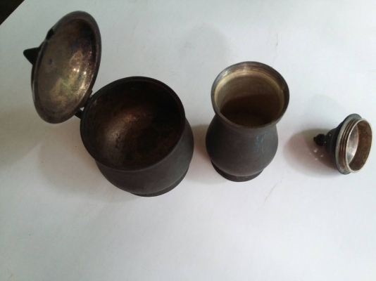 ภาชนะทำจาก แปะตั้ง ที่ใส่พริกไทยกับใส่น้ำตาลเก่ามากๆ