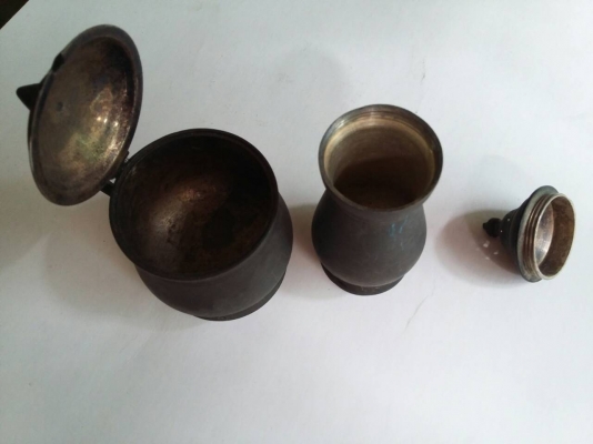 ภาชนะทำจาก แปะตั้ง ที่ใส่พริกไทยกับใส่น้ำตาลเก่ามากๆ