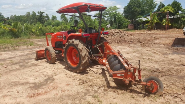 ขายรถไถ KUBOTA L3608 ปี 55 ใช้งานน้อยแค่ 1,000 ชม. เอกสารเล่มทะเบียนครบ อุปกรณ์มีโรตารี่ ผาน 5 และผานดันหน้าครับ