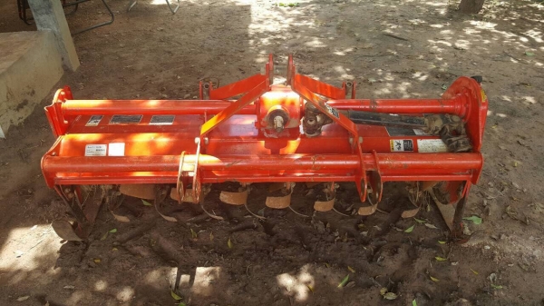 ขายรถไถ KUBOTA L3608 ปี 55 ใช้งานน้อยแค่ 1,000 ชม. เอกสารเล่มทะเบียนครบ อุปกรณ์มีโรตารี่ ผาน 5 และผานดันหน้าครับ