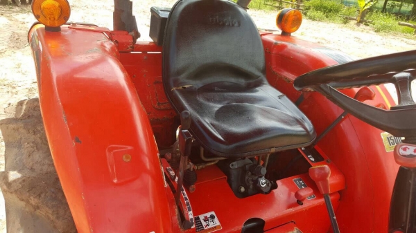 ขายรถไถ KUBOTA L3608 ปี 55 ใช้งานน้อยแค่ 1,000 ชม. เอกสารเล่มทะเบียนครบ อุปกรณ์มีโรตารี่ ผาน 5 และผานดันหน้าครับ