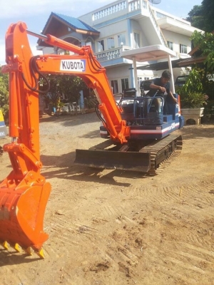 ขายรถขุดแบคโฮ KUBOTA KH-030   ขนาด Pc 30  เครื่องแน่น ปั๊มแรง ระบบไว มีลายหัวกระแทก มีกระต่ายเต่า รถเก่านอก มีเอกสารอินวอยครบ ราคา  240,000  ต่อรองได้ สนใจ 096-3268553  (ช่างเบนซ์) ID LINE 0963268553