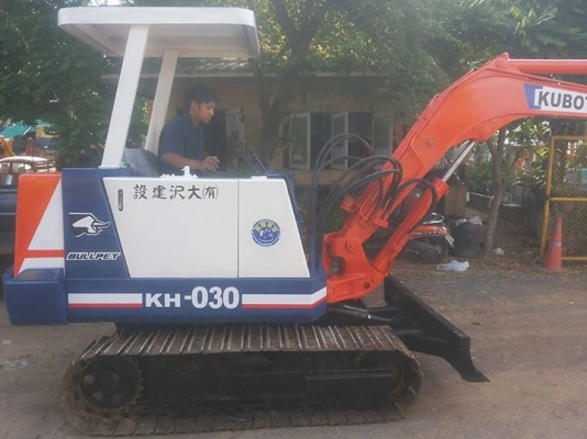 ขายรถขุดแบคโฮ KUBOTA KH-030   ขนาด Pc 30  เครื่องแน่น ปั๊มแรง ระบบไว มีลายหัวกระแทก มีกระต่ายเต่า รถเก่านอก มีเอกสารอินวอยครบ ราคา  240,000  ต่อรองได้ สนใจ 096-3268553  (ช่างเบนซ์) ID LINE 0963268553