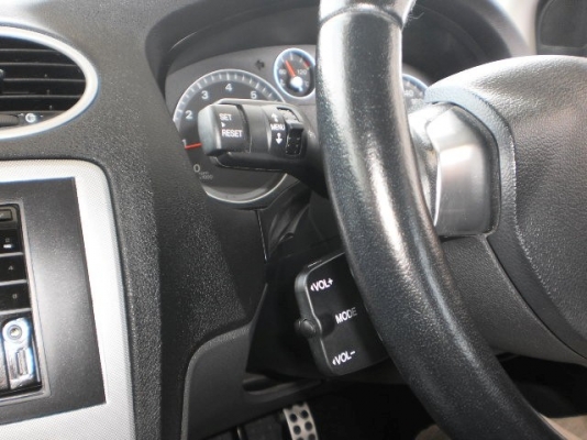 FORD FOCUS 2.0 TOPสุด รถมือเดียว สีขาว