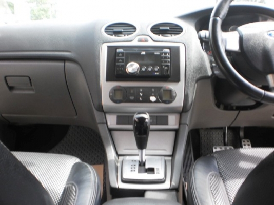 FORD FOCUS 2.0 TOPสุด รถมือเดียว สีขาว FORD FOCUS 2.0 TOPสุด รถมือเดียว สีขาว