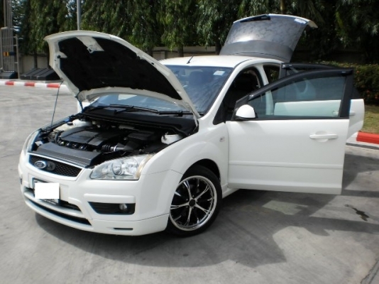 FORD FOCUS 2.0 TOPสุด รถมือเดียว สีขาว FORD FOCUS 2.0 TOPสุด รถมือเดียว สีขาว