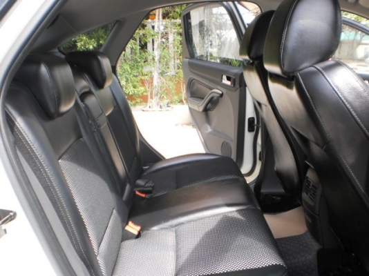 FORD FOCUS 2.0 TOPสุด รถมือเดียว สีขาว FORD FOCUS 2.0 TOPสุด รถมือเดียว สีขาว