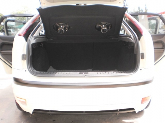 FORD FOCUS 2.0 TOPสุด รถมือเดียว สีขาว FORD FOCUS 2.0 TOPสุด รถมือเดียว สีขาว