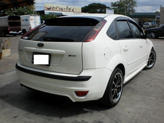FORD FOCUS 2.0 TOPสุด รถมือเดียว สีขาว FORD FOCUS 2.0 TOPสุด รถมือเดียว สีขาว