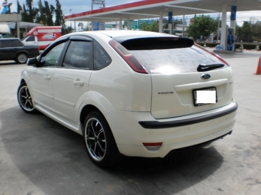 FORD FOCUS 2.0 TOPสุด รถมือเดียว สีขาว FORD FOCUS 2.0 TOPสุด รถมือเดียว สีขาว