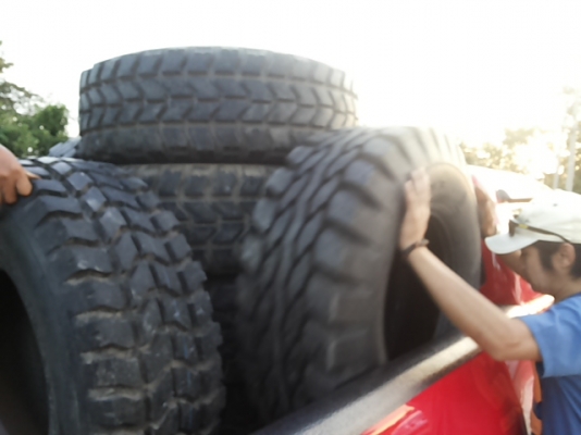 ยาง 37" Humvee 37/12.5/16.5 สวยใหม่