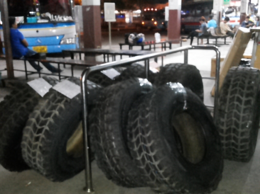 ยาง 37" Humvee 37/12.5/16.5 สวยใหม่ ยาง 37" Humvee 37/12.5/16.5 สวยใหม่