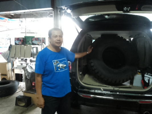 ยาง 37" Humvee 37/12.5/16.5 สวยใหม่ ยาง 37" Humvee 37/12.5/16.5 สวยใหม่