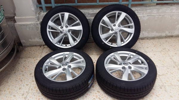 ขายล้อแม็กป้ายแดง nissan teana 17" พร้อมยางใหม่ปี15 สนใจติดต่อเล็กคลองสามครับ 081-3747940