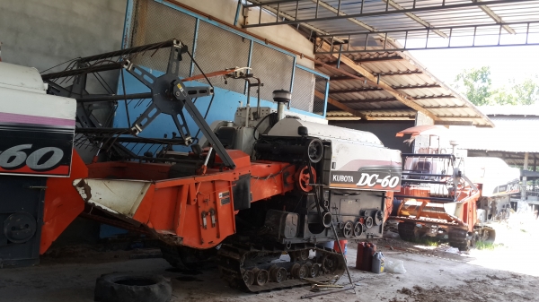 ขายรถเกี่ยวข้าว คูโบต้า เจ้าของขายเอง 0824872578