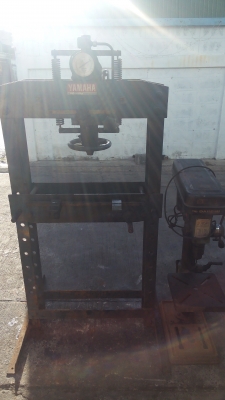 แท่นอัดไฮโดลิค20ตันกับสว่านแท่น8500