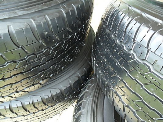 ยาง17 ดันล็อป 265-65-R17ลงพื้นปี13 (4เส้น 2,600บ)