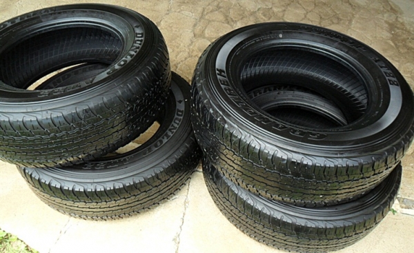 ยาง17 ดันล็อป 265-65-R17ลงพื้นปี13 (4เส้น 2,600บ)