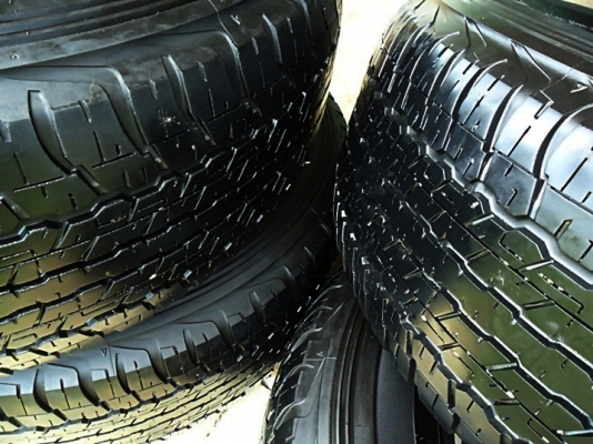 ยาง17 ดันล็อป 265-65-R17ลงพื้นปี13 (4เส้น 2,600บ)