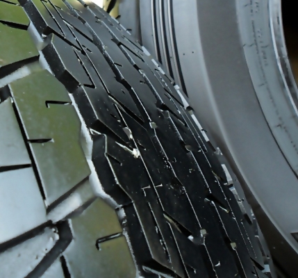 ยาง17 ดันล็อป 265-65-R17ลงพื้นปี13 (4เส้น 2,600บ)