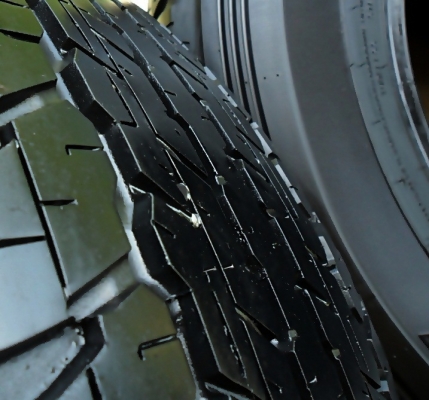 ยาง17 ดันล็อป 265-65-R17ลงพื้นปี13 (4เส้น 2,600บ)