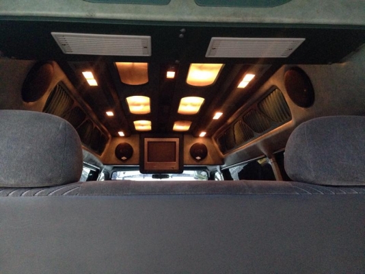 ขายรถตู้ ปี2003 เครื่อง kz พึ่งวาง วิ่งได้แค่ 300 โล เบาะหมุน สีเดิม ไม่เคยชน