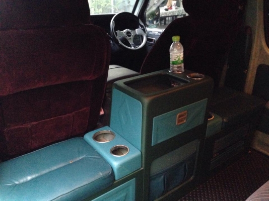 ขายรถตู้ ปี2003 เครื่อง kz พึ่งวาง วิ่งได้แค่ 300 โล เบาะหมุน สีเดิม ไม่เคยชน