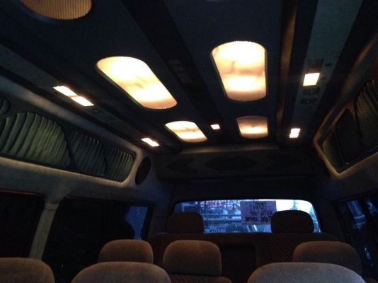 ขายรถตู้ ปี2003 เครื่อง kz พึ่งวาง วิ่งได้แค่ 300 โล เบาะหมุน สีเดิม ไม่เคยชน