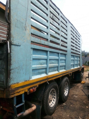 รถอีซูซุ 10 ล้อ หลังถนน  175 แรงม้า.    สนใจติดต่อ  081 - 6079515