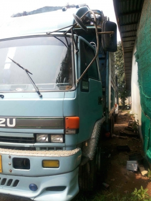 รถอีซูซุ 10 ล้อ หลังถนน  175 แรงม้า.    สนใจติดต่อ  081 - 6079515