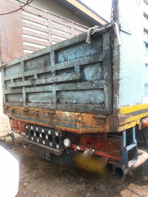 รถอีซูซุ 10 ล้อ หลังถนน  175 แรงม้า.    สนใจติดต่อ  081 - 6079515