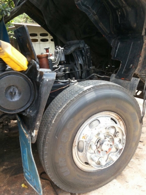 รถอีซูซุ 10 ล้อ หลังถนน  175 แรงม้า.    สนใจติดต่อ  081 - 6079515