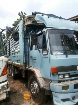 รถอีซูซุ 10 ล้อ หลังถนน  175 แรงม้า.    สนใจติดต่อ  081 - 6079515