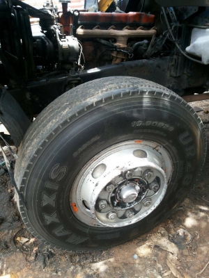 รถอีซูซุ 10 ล้อ หลังถนน  175 แรงม้า.    สนใจติดต่อ  081 - 6079515