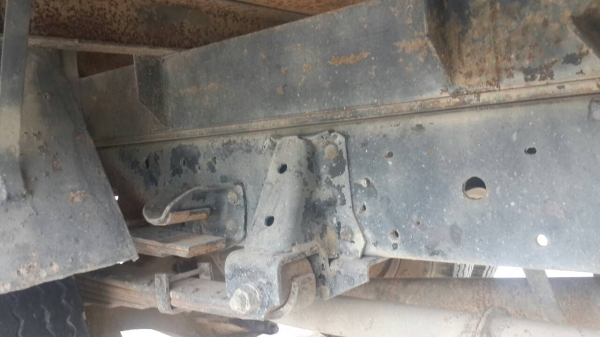 รถอีซูซู 6 ล้อรั้ว NPR 120 แรงม้า. ปี 41  ( ฝาขาว. )     สนใจติดต่อ  081 - 6079515