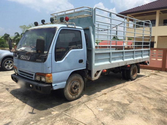 รถอีซูซู 6 ล้อรั้ว NPR 120 แรงม้า. ปี 41  ( ฝาขาว. )     สนใจติดต่อ  081 - 6079515