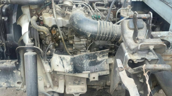 รถอีซูซู 6 ล้อรั้ว NPR 120 แรงม้า. ปี 41  ( ฝาขาว. )     สนใจติดต่อ  081 - 6079515