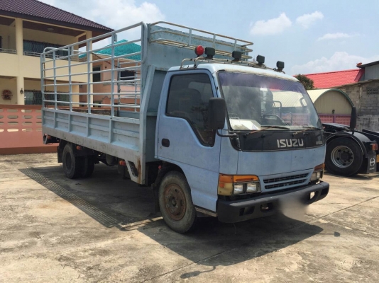 รถอีซูซู 6 ล้อรั้ว NPR 120 แรงม้า. ปี 41  ( ฝาขาว. )     สนใจติดต่อ  081 - 6079515