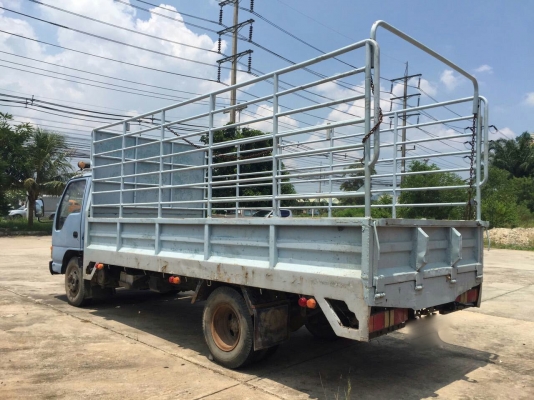 รถอีซูซู 6 ล้อรั้ว NPR 120 แรงม้า. ปี 41  ( ฝาขาว. )     สนใจติดต่อ  081 - 6079515