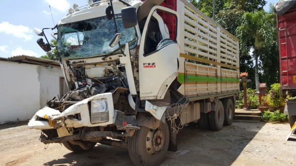 รถอีซูซุ 10 ล้อ FXZ 360 แรงม้า. ปี 50   ( * ขายตามสภาพ. )     สนใจติดต่อ  081 - 6079515