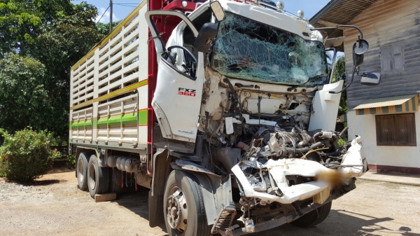 รถอีซูซุ 10 ล้อ FXZ 360 แรงม้า. ปี 50   ( * ขายตามสภาพ. )     สนใจติดต่อ  081 - 6079515