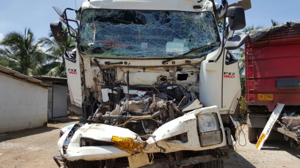 รถอีซูซุ 10 ล้อ FXZ 360 แรงม้า. ปี 50   ( * ขายตามสภาพ. )     สนใจติดต่อ  081 - 6079515