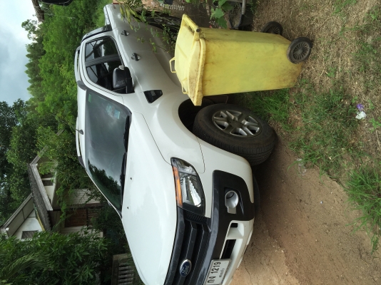 FORD4ประตู รถสวยมากวิ่ง5700km รถใช้มือเดียวตั้งแต่ป้ายแดง FORD4ประตู รถสวยมากวิ่ง5700km รถใช้มือเดียวตั้งแต่ป้ายแดง