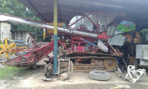 ขายรถเกี่ยวเจ้าช้างปี52ช่วงล่างใหม่รถเกี่ยวปี52 เครื่องjo8c  ปั๊มอีตั้น23 มอเตอร์ตรง