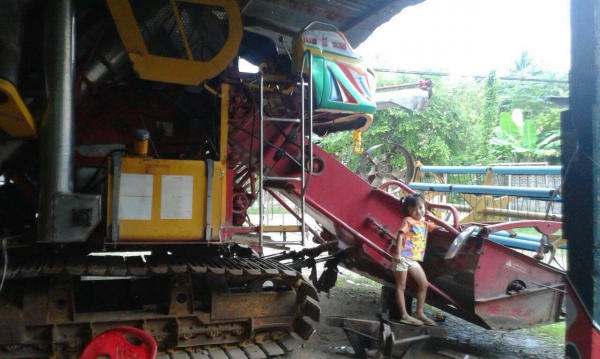 ขายรถเกี่ยวเจ้าช้างปี52ช่วงล่างใหม่รถเกี่ยวปี52 เครื่องjo8c  ปั๊มอีตั้น23 มอเตอร์ตรง