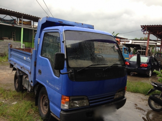 รถอีซูซู 4 ล้อรั้ว NKR 100 แรงม้า. ปี 47    สนใจติดต่อ  081 - 6079515