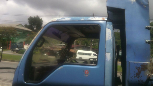 รถอีซูซู 4 ล้อรั้ว NKR 100 แรงม้า. ปี 47    สนใจติดต่อ  081 - 6079515