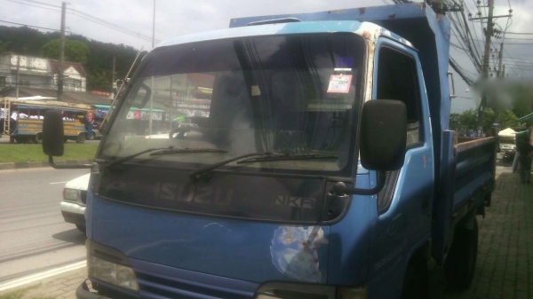 รถอีซูซู 4 ล้อรั้ว NKR 100 แรงม้า. ปี 47    สนใจติดต่อ  081 - 6079515