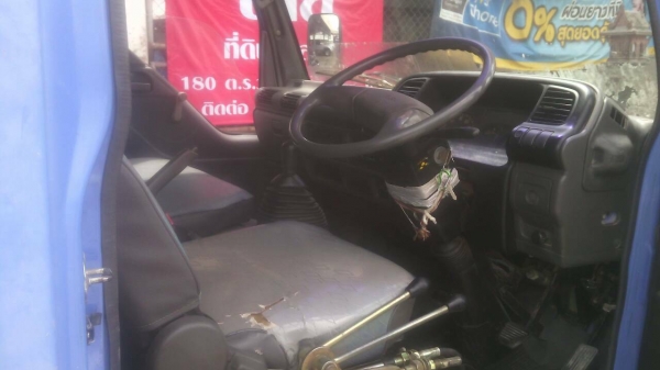 รถอีซูซู 4 ล้อรั้ว NKR 100 แรงม้า. ปี 47    สนใจติดต่อ  081 - 6079515